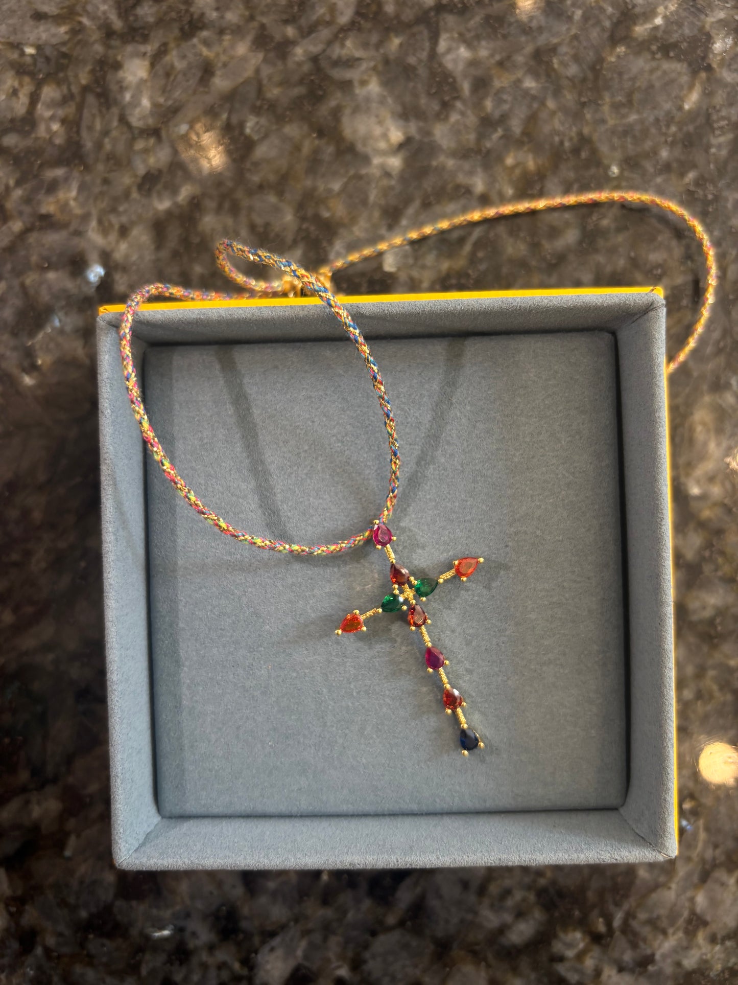 Collier cordon croix