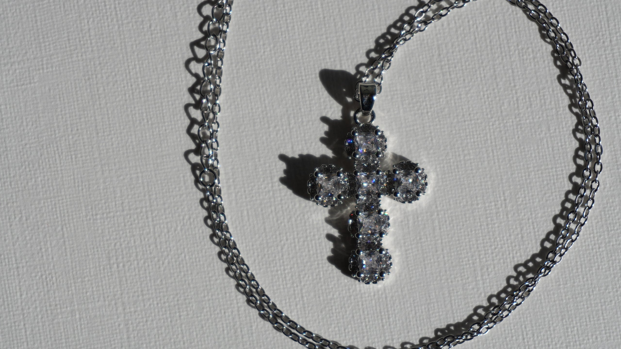 Croix d’éclat argent