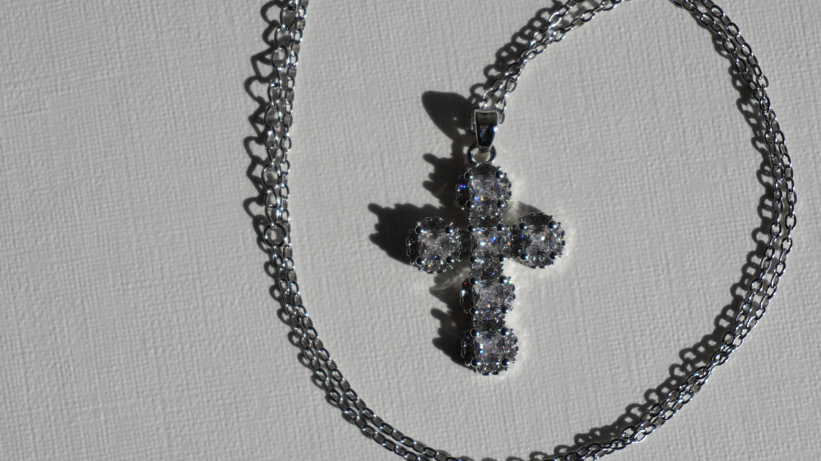 Croix d’éclat argent