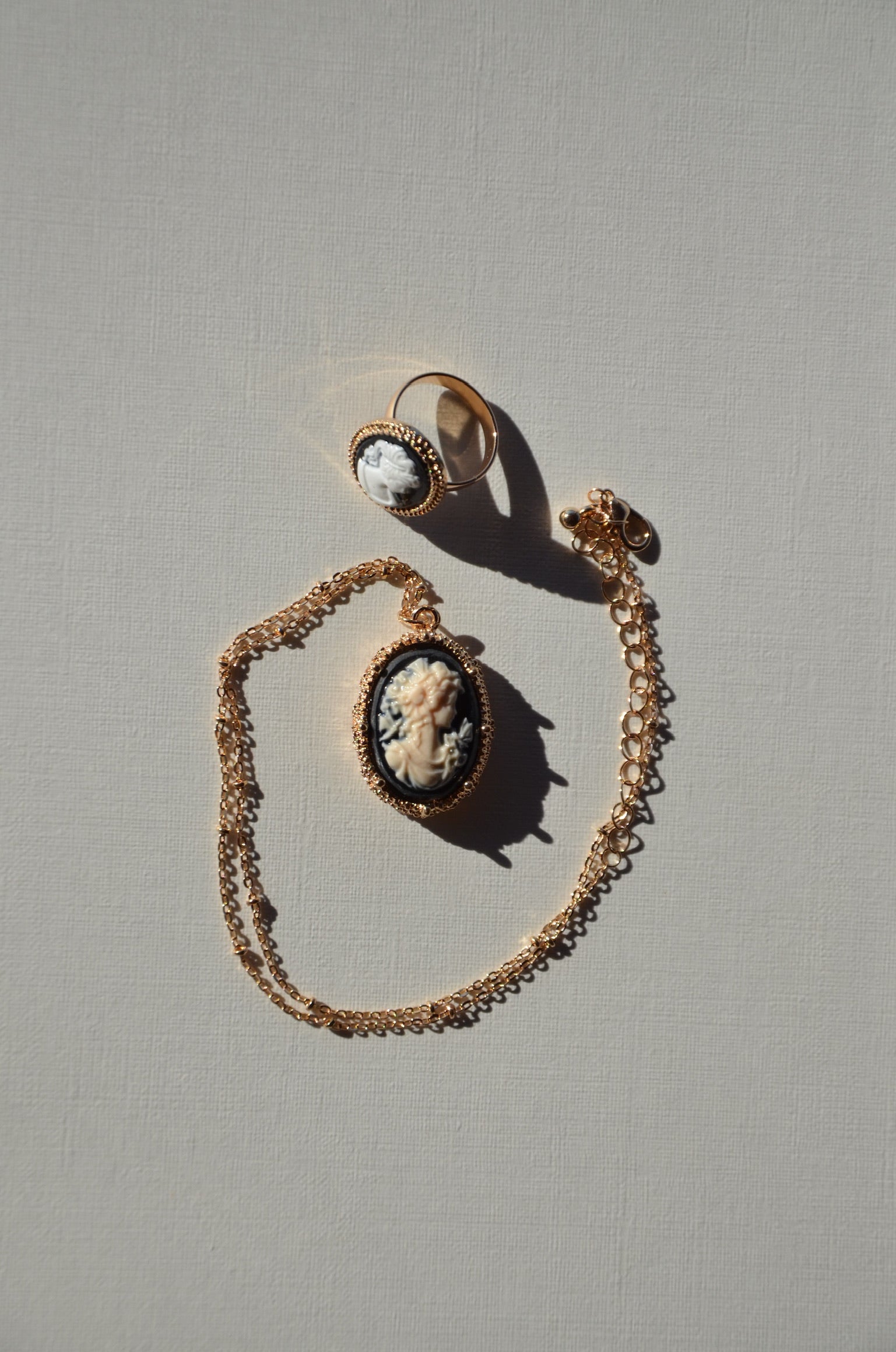 Les camées ( collier ou bague ou les 2)