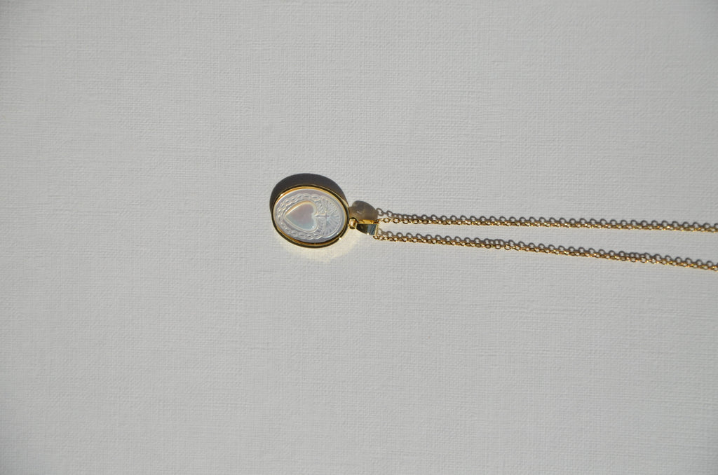 Ta médaille cœur de nacre
