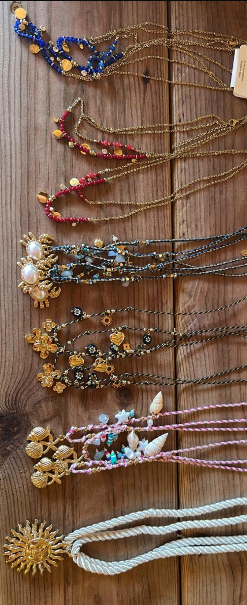 Un collier breloques au hasard ! :)