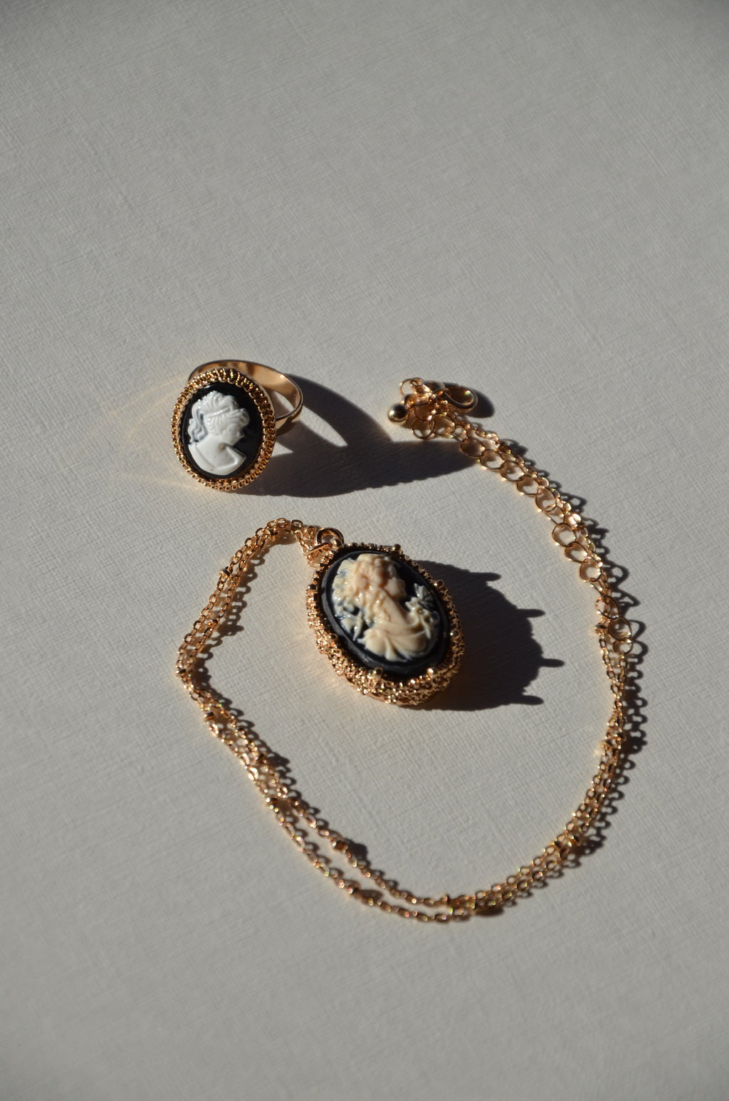 Les camées ( collier ou bague ou les 2)