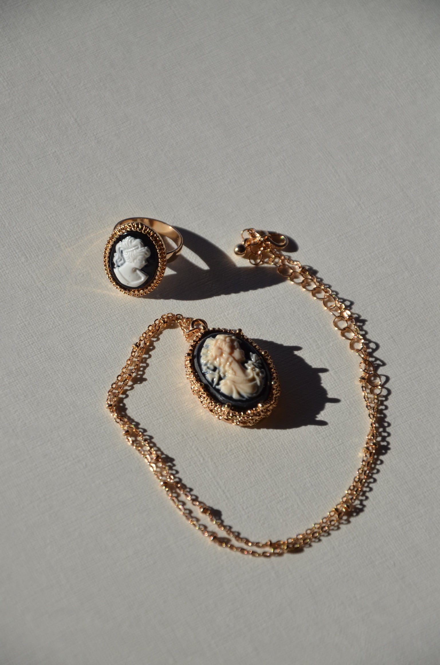 Les camées ( collier ou bague ou les 2)