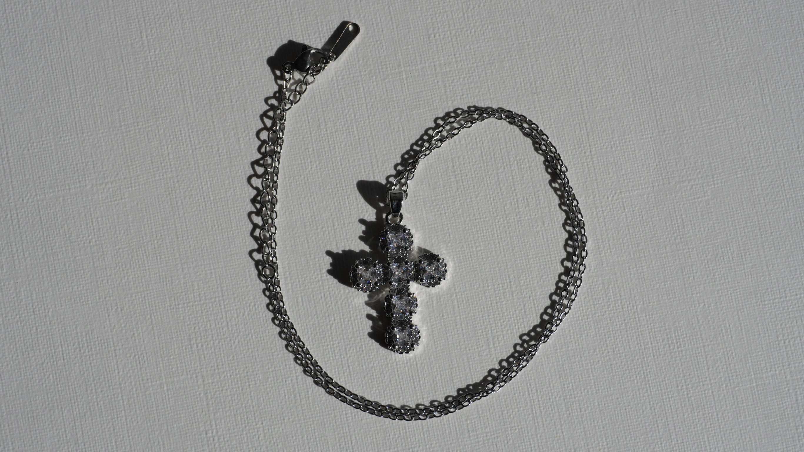 Croix d’éclat argent