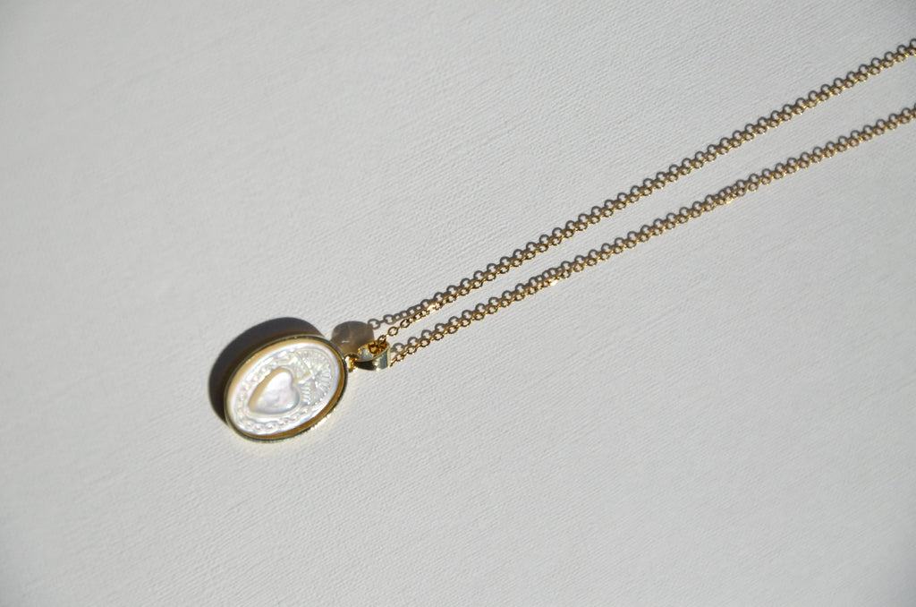 Ta médaille cœur de nacre