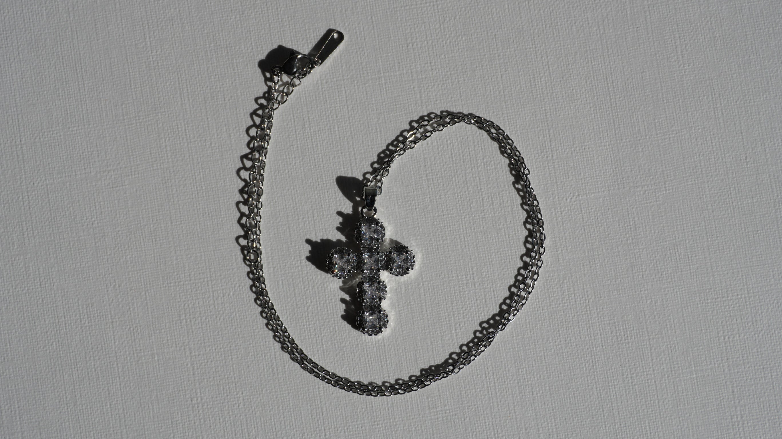 Croix d’éclat argent